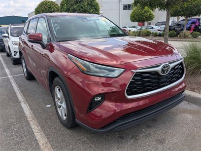 Certified 2022 Toyota Highlander LE