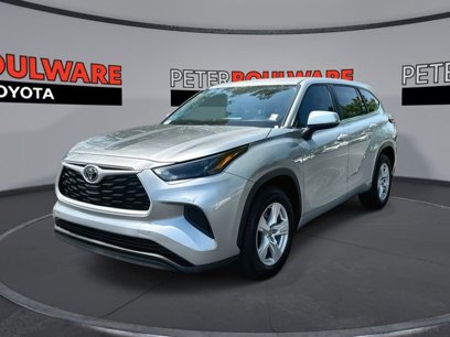 Used 2023 Toyota Highlander LE