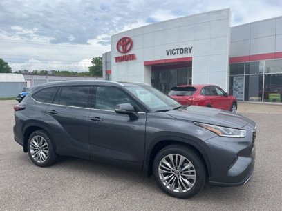 New 2025 Toyota Highlander Platinum