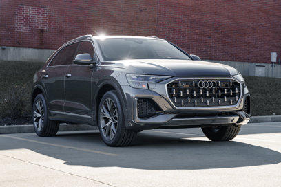 New 2025 Audi Q8 Premium Plus