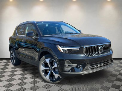 New 2025 Volvo XC40 B5 Plus w/ Protection Package Premier