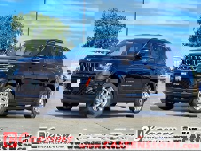 New 2025 Jeep Grand Cherokee Laredo X w/ Trailer Tow Package