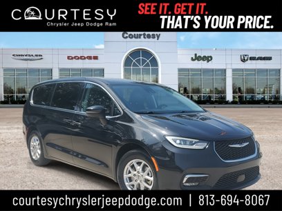 Used 2023 Chrysler Pacifica Touring-L
