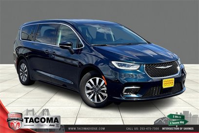 Used 2023 Chrysler Pacifica Touring-L