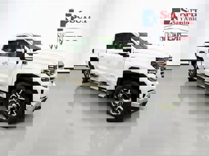 New 2025 GMC Sierra 1500 SLT