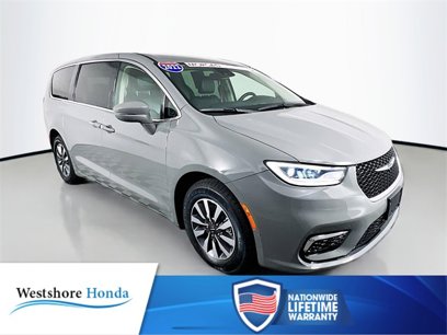 Used 2022 Chrysler Pacifica Touring-L