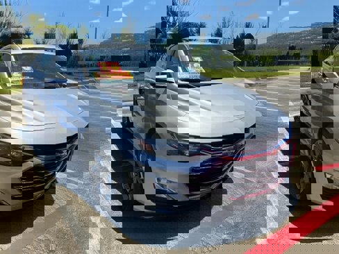 Used 2020 Chevrolet Malibu LT image 1