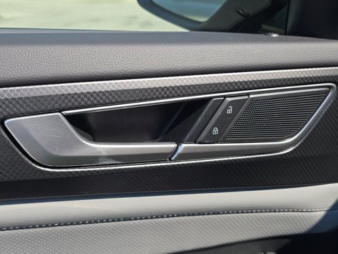 New 2025 Volkswagen Atlas Peak Edition SE image 19
