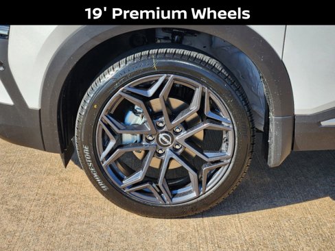 New 2025 Nissan Kicks SR w/ Illumination Package image 8