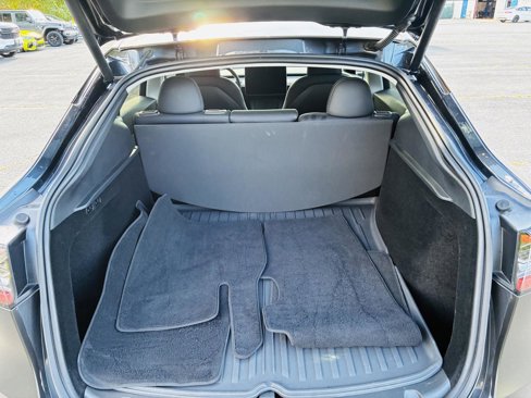 Used 2025 Tesla Model Y Long Range image 38