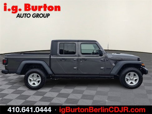 Used 2023 Jeep Gladiator Sport image 7