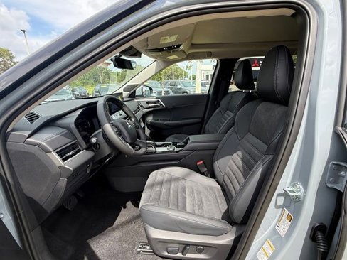 New 2025 Mitsubishi Outlander SE image 13