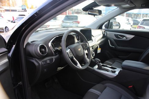 New 2025 Chevrolet Blazer LT w/ Midnight/Sport Edition image 10