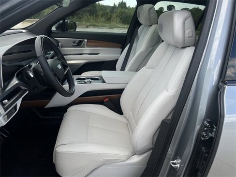 Certified 2026 Cadillac Vistiq Sport image 21
