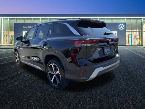 Certified 2025 Volkswagen Tiguan SE image 6