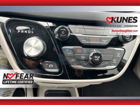 Used 2023 Chrysler Voyager LX image 28