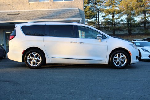 Used 2020 Chrysler Pacifica Limited image 25