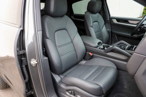 Used 2024 Porsche Cayenne Coupe image 9