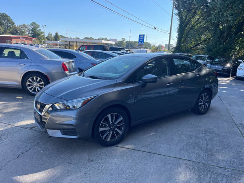 Used 2021 Nissan Versa SV image 3