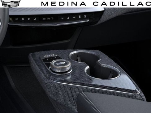 New 2025 Cadillac Optiq Luxury 1 image 24