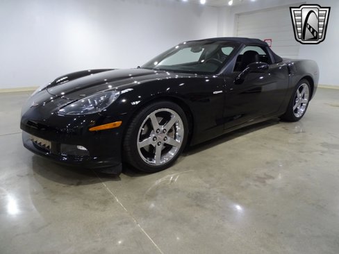 Used 2005 Chevrolet Corvette Convertible w/ Preferred Equipment Group image 2