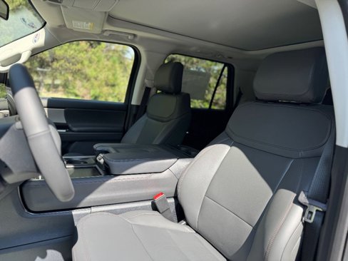 New 2025 Ford Expedition Active image 11
