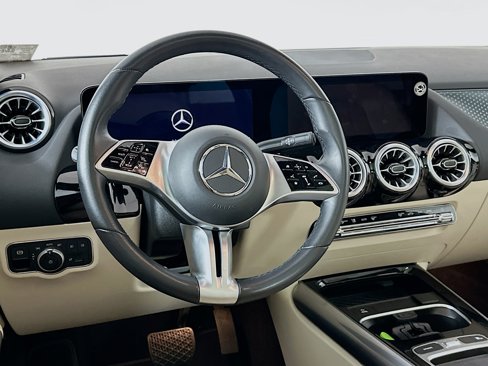 Used 2025 Mercedes-Benz GLA 250 image 18