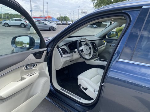 Certified 2025 Volvo XC90 T8 Plus w/ Protection Package Premier image 15