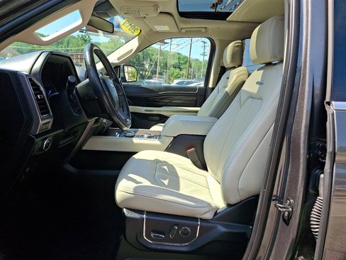 Used 2019 Ford Expedition Platinum image 14