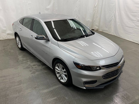 Used 2018 Chevrolet Malibu LT image 2