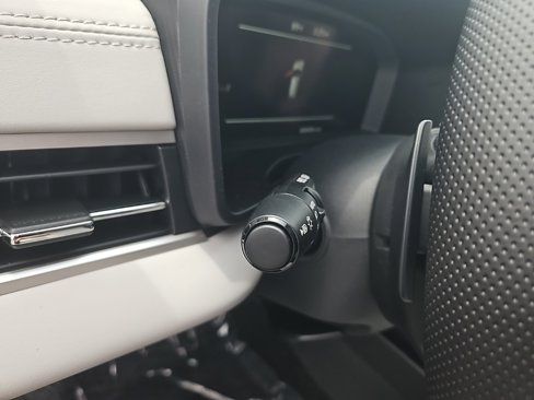 New 2025 Mitsubishi Outlander SEL image 23