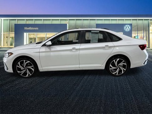 Certified 2025 Volkswagen Jetta SEL image 7