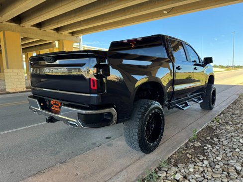 Used 2022 Chevrolet Silverado 1500 LT w/ Z71 Off-Road Package image 3