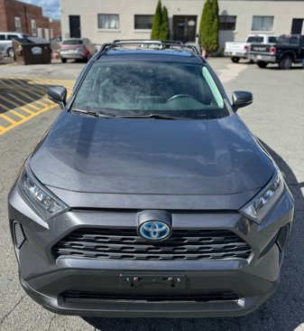 Used 2021 Toyota RAV4 LE image 4