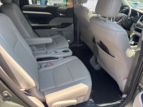 Used 2019 Toyota Highlander XLE image 8