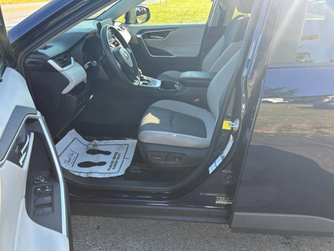 Used 2021 Toyota RAV4 XLE image 12