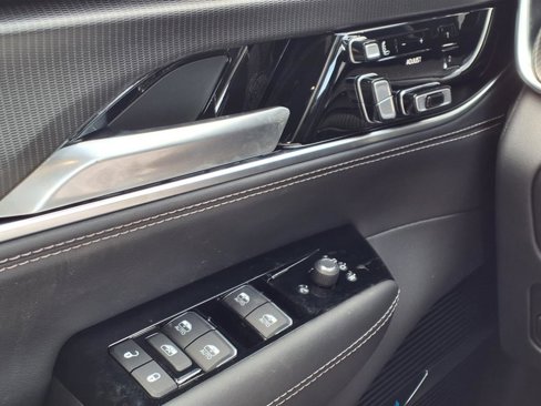 New 2025 Jeep Grand Wagoneer Series II Obsidian image 9