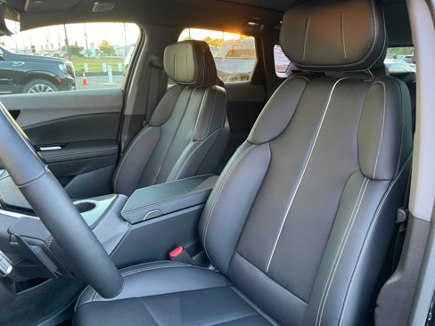 Used 2025 Cadillac Optiq Sport 2 image 31