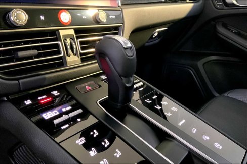 New 2026 Porsche Macan image 17