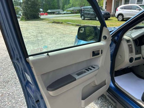 Used 2010 Ford Escape XLT image 7