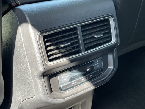 New 2025 Volkswagen Atlas Peak Edition SE image 24