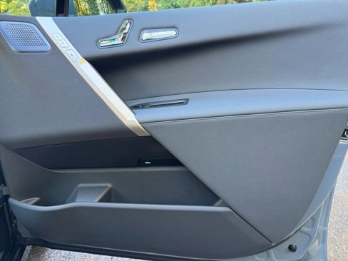 Used 2023 BMW iX M60 w/ Executive Package image 41
