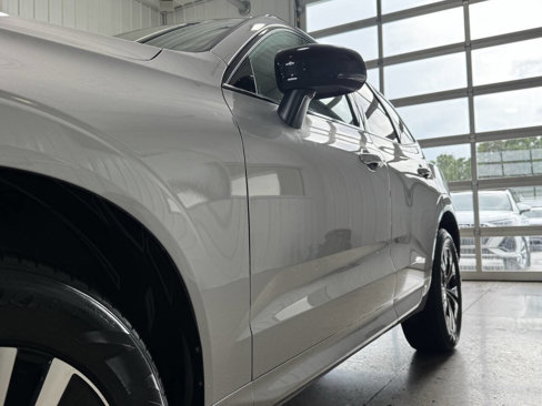 Used 2024 Volvo XC60 B5 Core image 49