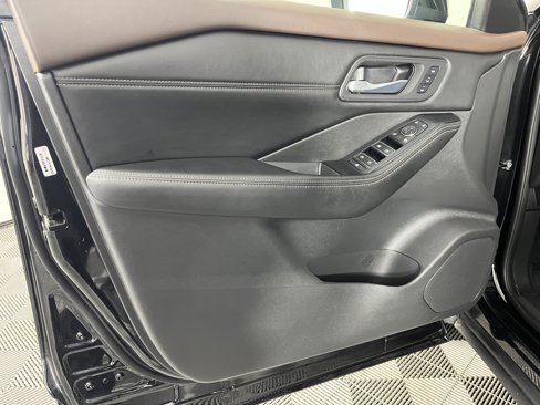 Used 2023 Nissan Rogue SL w/ SL Premium Package image 10