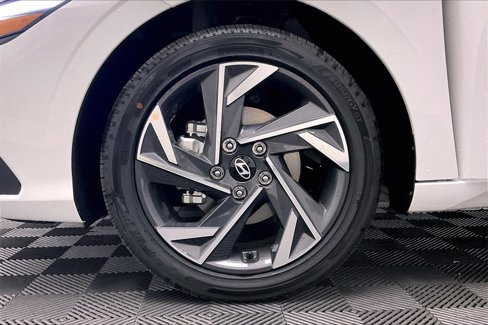 New 2025 Hyundai Elantra SEL image 12