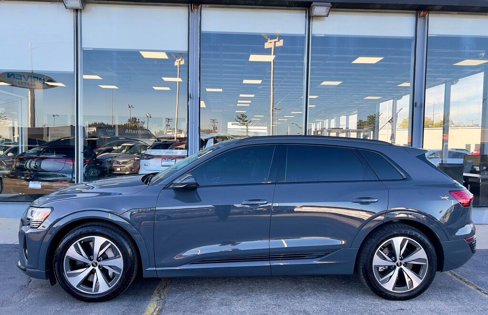 Used 2024 Audi Q8 e-tron Premium image 37