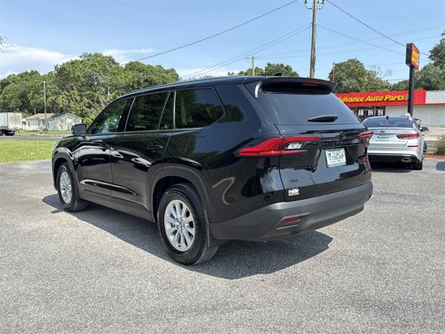 Used 2024 Toyota Grand Highlander XLE image 3