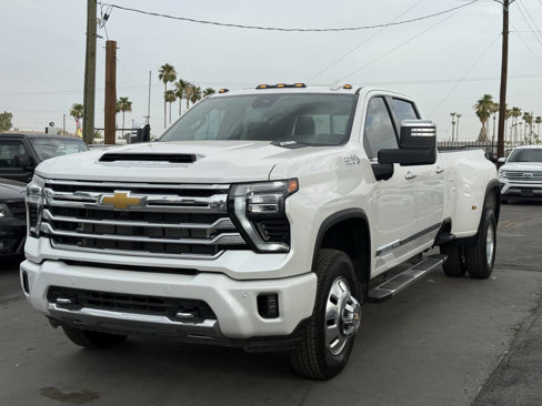 Used 2024 Chevrolet Silverado 3500 High Country w/ High Country Premium Package image 3
