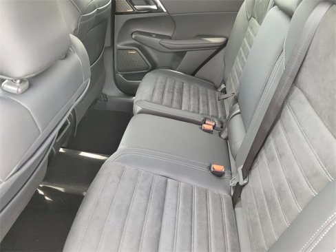New 2025 Mitsubishi Outlander SE image 11