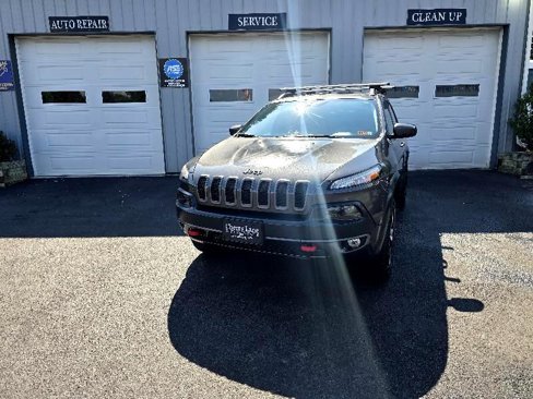 Used 2015 Jeep Cherokee Trailhawk w/ Comfort/Convenience Group image 2
